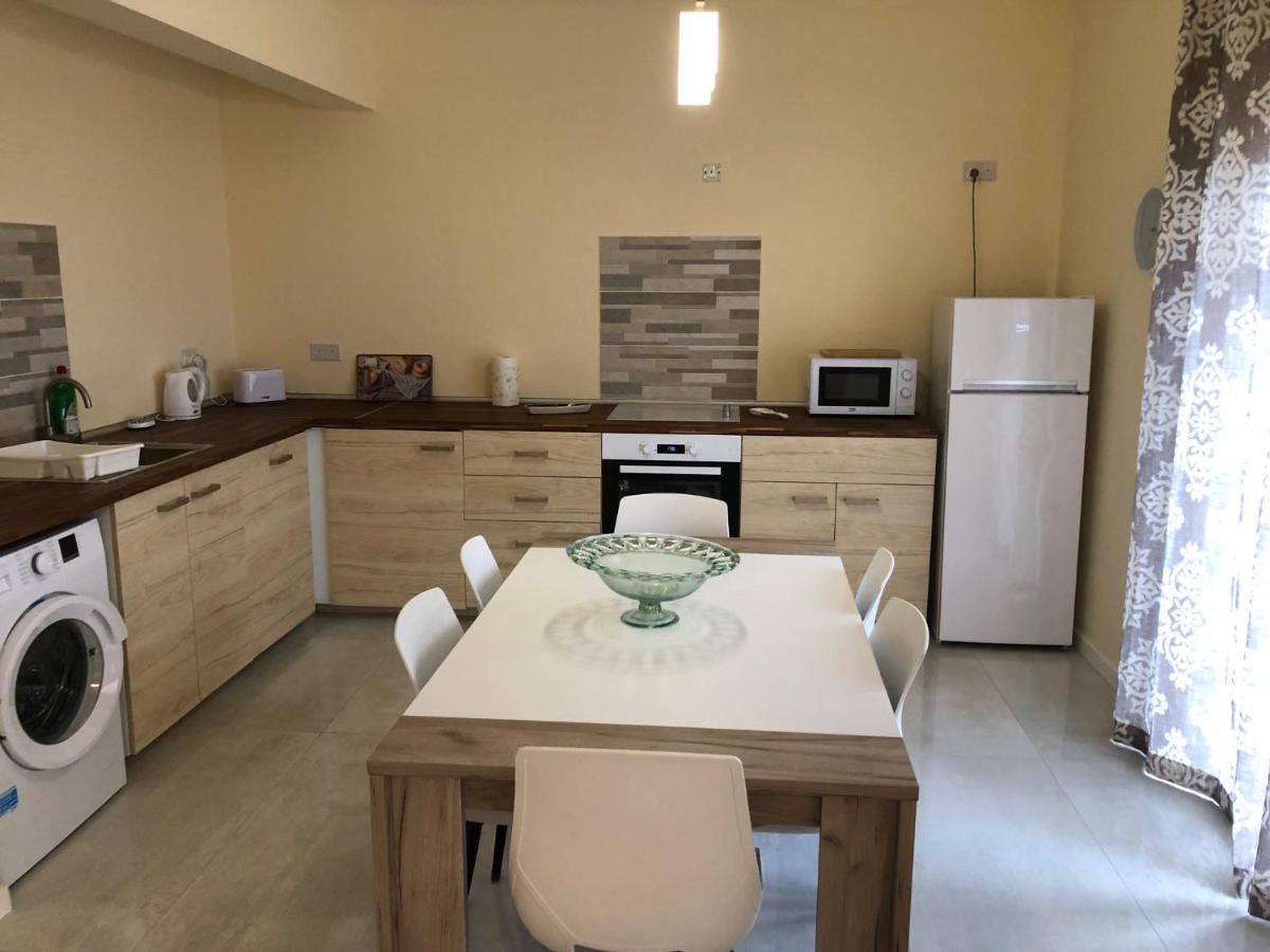 The Sea Across The Road - Flat 4 Apartment St. Paul's Bay Luaran gambar