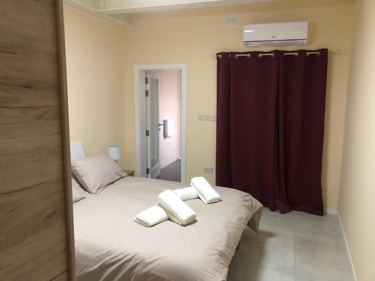 The Sea Across The Road - Flat 4 Apartment St. Paul's Bay Luaran gambar