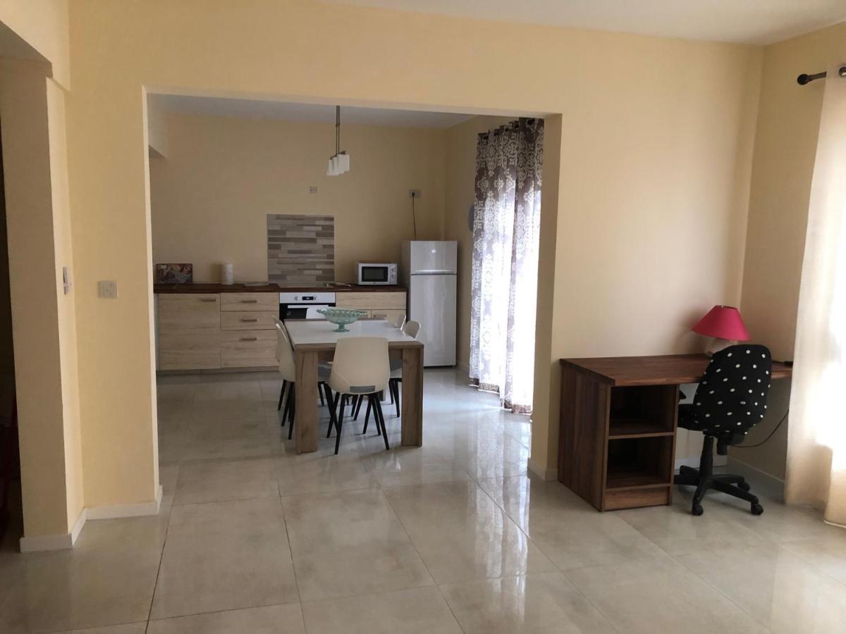 The Sea Across The Road - Flat 4 Apartment St. Paul's Bay Luaran gambar